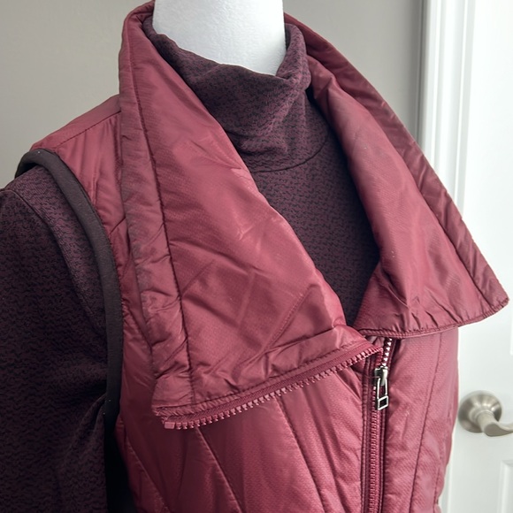 Athleta Women's Quilted Vest - Picture 4 of 9